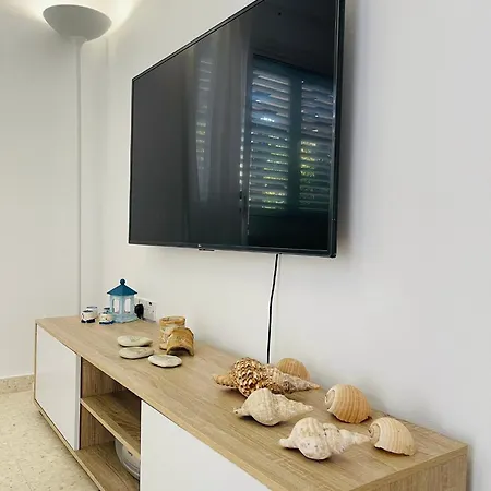 The Mediterranean Sea At Your Doorstep!! Nyaraló