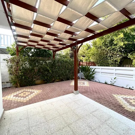 The Mediterranean Sea At Your Doorstep!! Meneú