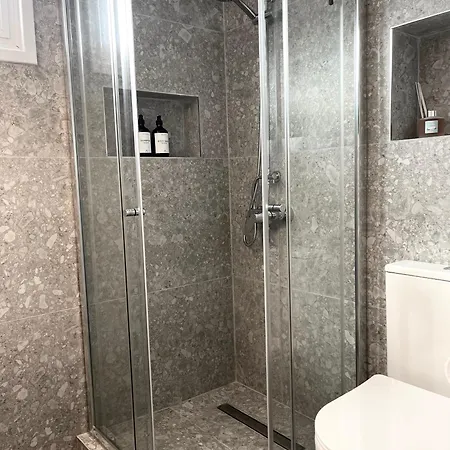 The Mediterranean Sea At Your Doorstep!! Nyaraló