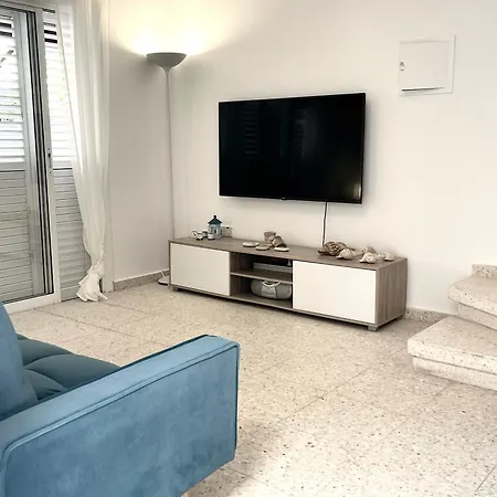 The Mediterranean Sea At Your Doorstep!! Feriehus *