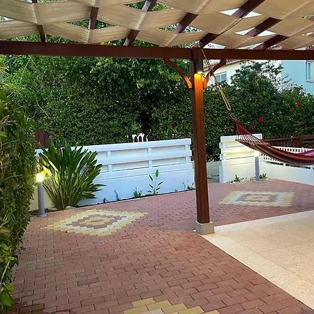 The Mediterranean Sea At Your Doorstep!! Feriehus Meneou