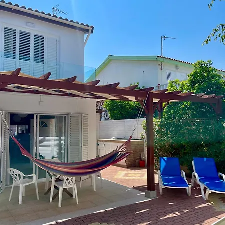 Case de vacanță The Mediterranean Sea At Your Doorstep!! *