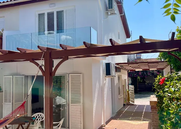 別荘 The Mediterranean Sea At Your Doorstep!! Meneou